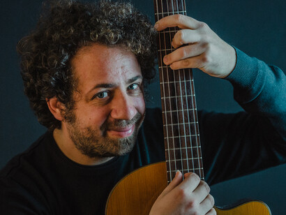Il richiamo e l’abbandono, l'ultimo album strumentale di Luca Di Martino. Mi piace pensare che ogni uomo possa ritrovarsi in un determinata musica a prescindere dall’età o da qualsiasi altro fattore e credo che ogni artista possa conquistare la sua nicchia di pubblico