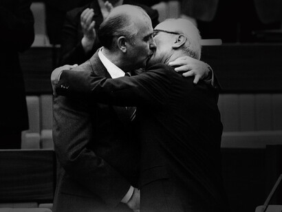 Mijaíl Gorbachov,  jefe de Estado de la Unión Soviética de 1988 a 1991, y Erich Honecker, presidente de la República Democrática Alemana de 1976 a 1989