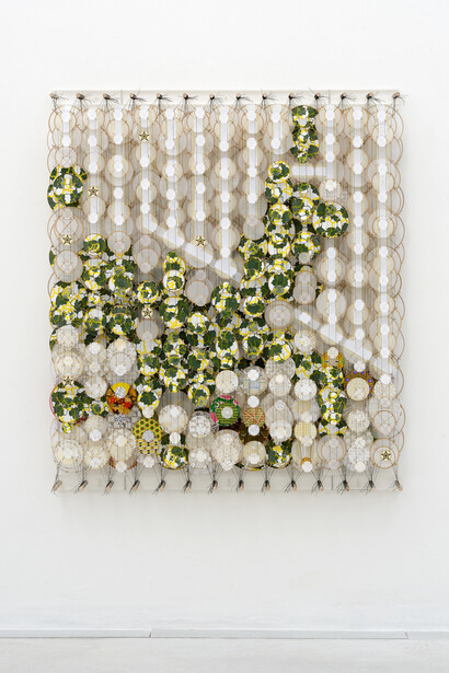 Jacob Hashimoto, Passing Through
2015,
137 x 119 x 20 cm,
bambù, dacron, carta, nylon, acrilico e pigmenti
/ bamboo, dacron, paper, nylon, acrylic and
pigments,foto Michele Alberto Sereni, courtesy Studio la Città