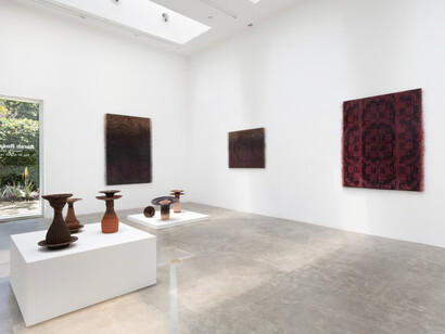 Sarah Rosalena, Unending spiral (Espiral sin fin), vista de exhibición. Cortesía de la Galería Blum