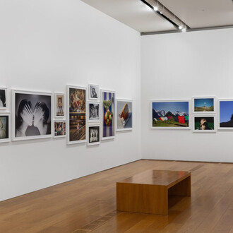 Walter Pfeiffer, In good company, vista della mostra. Cortesia di Pinacoteca Agnelli