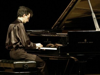 Andrea Bacchetti durante un'esibizione