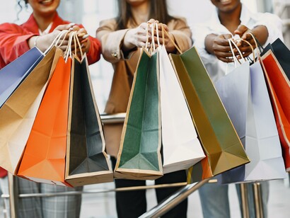 Shopping compulsivo. Prima di comprare qualcosa, prova a chiederti se hai il tempo e la voglia di impegnarti a usare un certo prodotto fino alla fine dello stesso