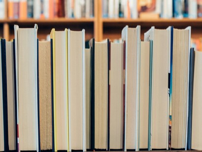 Durante le due guerre mondiali, l'informazione fu spesso utilizzata come strumento di propaganda dai governi, influenzando le masse attraverso notizie filtrate e controllate