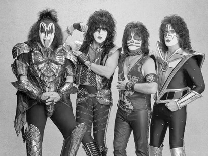 I made a friend from the United States who got mad when he heard heavy rock like Kiss