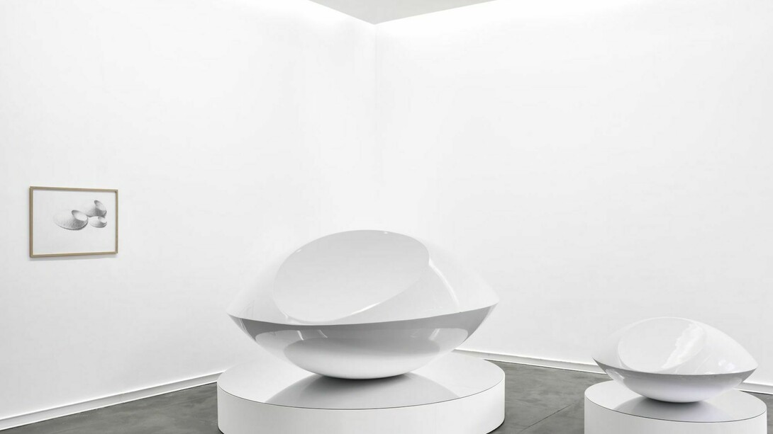Sculptures flottantes, Exhibition view. Courtesy of Galerie Mitterrand