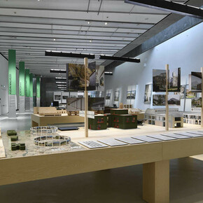 Artisti vari, Vitalità dell’architettura italiana 1946–2026, veduta della mostra. Cortesia di Maxxi