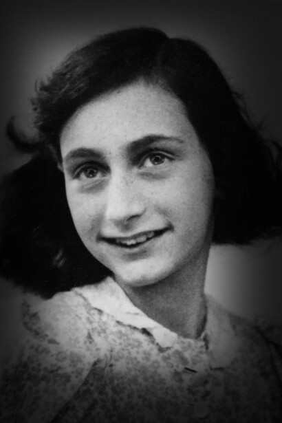 Última fotografía conocida de Ana Frank, tomada en mayo de 1942 durante una sesión de fotos para el pasaporte