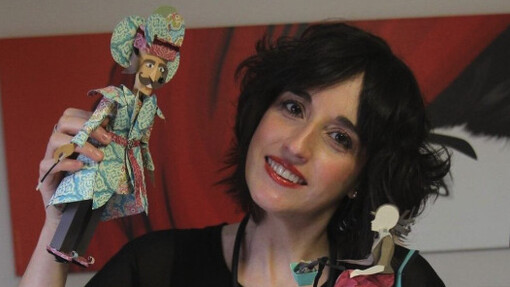 Mila García cuenta historias con el papel y el color transportando al espectador a un universo fantástico