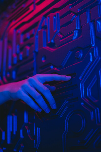 Die Vorstellung, dass sich komplexe gesellschaftliche Prozesse allein durch technische Lösungen optimieren lassen, hat sich insbesondere dort als unzureichend erwiesen