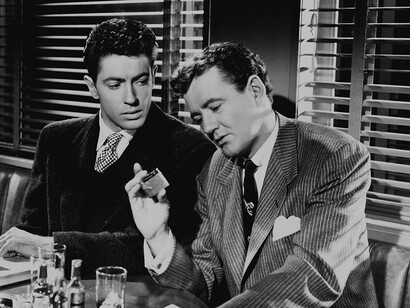 „Der Fremde im Zug“ von Alfred Hitchcock aus dem Jahr 1951. Der Film basiert auf Patricia Highsmiths erstem, gleichnamigen Roman
