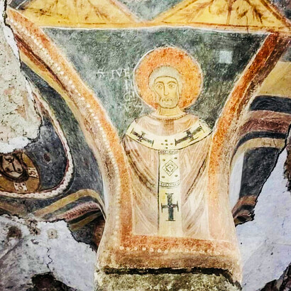 Affresco di Sant'Evenzio vescovo di Pavia dal 381 al 397, presente nella cripte della Chiesa di San Giovanni Domanarum a Pavia