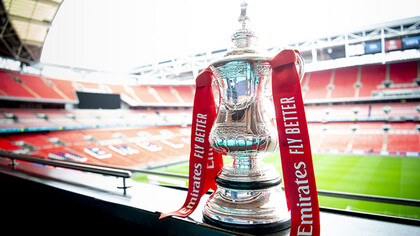 O sorteio das semifinais da Emirates FA Cup foi realizado em março de 2024 após o empate entre Manchester United e Liverpool. Explore a rica história e tradição da FA Cup, a competição mais antiga do futebol, que emociona fãs e clubes desde 1871