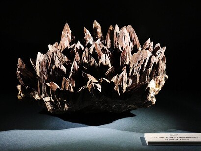 Crystals of fire and rock, exhibition view. Courtesy of Natural History Museum