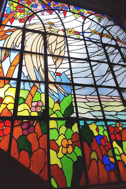 Vitral en la escalera del la Casa del Escritor, sede de la SECH, Santiago, Chile