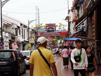 Kuala Lumpur è una città vibrante dove grattacieli moderni si intrecciano con templi antichi e mercati tradizionali. Kuala Lumpur, Malesia