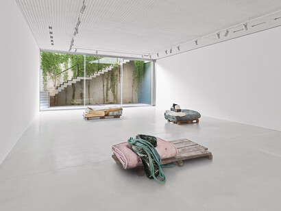 Tatiana Trouvé, The auxiliaries, exhibition view. Courtesy of Xavier Hufkens