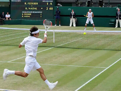 Federer et Nadal à Roland Garros en 2008. C'est sans conteste le plus beau match de tennis du XXIème siècle © Tom Jenkins/The Observer