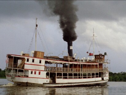 L’impresa è reale, autentica, un vero prodigio, così come le sequenze girate nel fiume, con la nave finita in balia della corrente