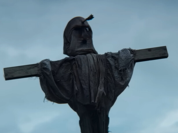A haunting scarecrow silhouetted against a bleak horizon, representing the unease that permeates 28 Years Later
