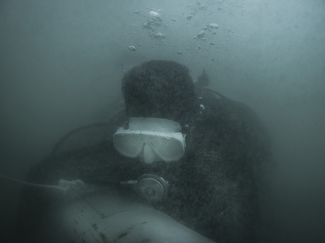UXO salvage diver Leng Channak (33) takes part in the training
programme devised by the USA 7th Engineer Dive Detachment off the
coast of Sihanoukville, Cambodia. The divers train to identify UXO
(inert for training purposes) wearing ‘black-out’ masks to simulate the
zero visibility they will encounter in the rivers and lakes of Cambodia