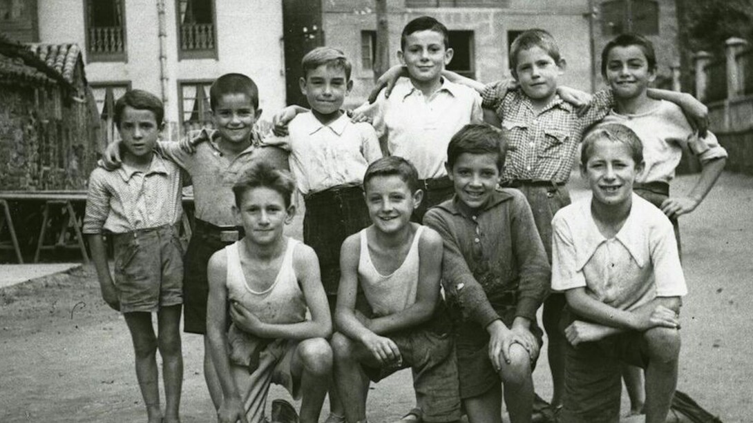 La vida por delante, La infancia en la calle, 1941-1951, Fotografías de Valentín Vega. Courtesy of MNA