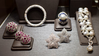 Gioielli realizzati in oro, diamanti, perle e pietre preziose delle collezioni Fraleoni Luxury.
Tutti One of a kind piece.