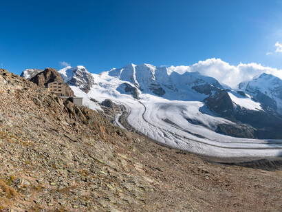 Pontresina (Svizzera), una delle tappe del Bernina Express. I ghiacciai del Bernina e del Pers visti dal rifugio del Diavolezza