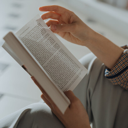 Autora oxigena os pensamentos ao deixar o celular e se dedicar à leitura