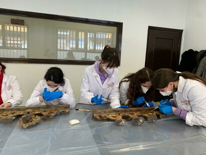 Allievi dell’Istituto Restauro Roma durante una lezione di Discipline tecniche del restauro 
