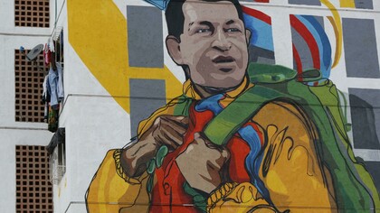 Mural de Chávez en un edificio
