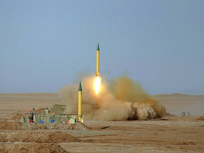 El Shahab-1 es un misil balístico de corto alcance (SRBM) iraní derivado del Scud-B soviético, con un alcance estimado de unos 300 km. El misil Shahab-1 fue exhibido durante el ejercicio militar Gran Profeta