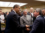 Barack Obama saluda a Óscar Arias en presencia de Lula