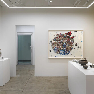 Various artists, Golden veins. The art of kintsugi and transformation, exhibition view. Courtesy of Alison Bradley Projects