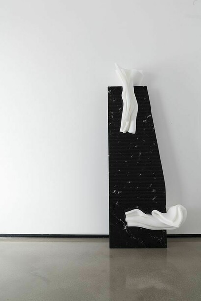 Leo Babsky, Low Returns II, 2013, metal, glass, rug, 205 x 130 x 80 cm