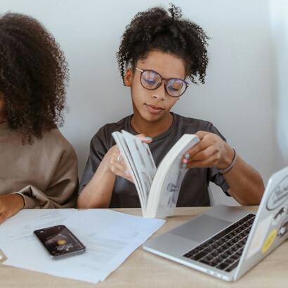 Equilibrar o uso de tecnologia na educação é o desafio para integrar ferramentas que complementem o aprendizado crítico