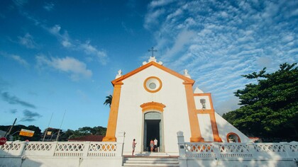 Igreja Nossa Senhora das Necessidades, em Santo Antônio de Lisboa, Florianópolis. A ligação direta com Lisboa, Portugal incrementará os setores turístico e imobiliário, além de estimular os setores exportadores e importadores