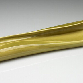 Russel Wright, designer, American, 1904-1976, Steubenville Pottery, manufacturer, American, 1879-1959, American Modern Celery Dish, 1937, Glazed earthenware, 3.2 x 33.3 x 8.9 cm (1 1/4 x 13 1/8 x 3 1/2 inches)
Gift of Judith Tannenbaum in honor of Gertrude D.T. Schimmel 2006.136.1
