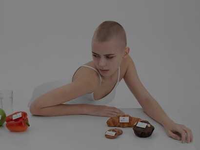 A young woman is pictured alongside food labeled with calorie numbers, illustrating the prevalence of fake health claims, detox diets, and the impact of cognitive biases in health decisions