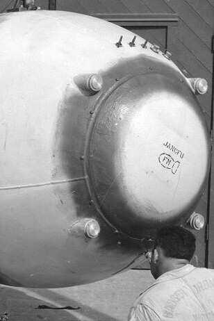 Bomba atómica "Fat Man", detonada sobre la ciudad de Nagasaki, Japón, en 1945