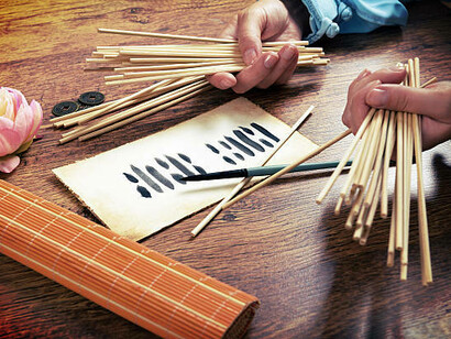 La luce intensa che era stata scacciata ritorna (I Ching)