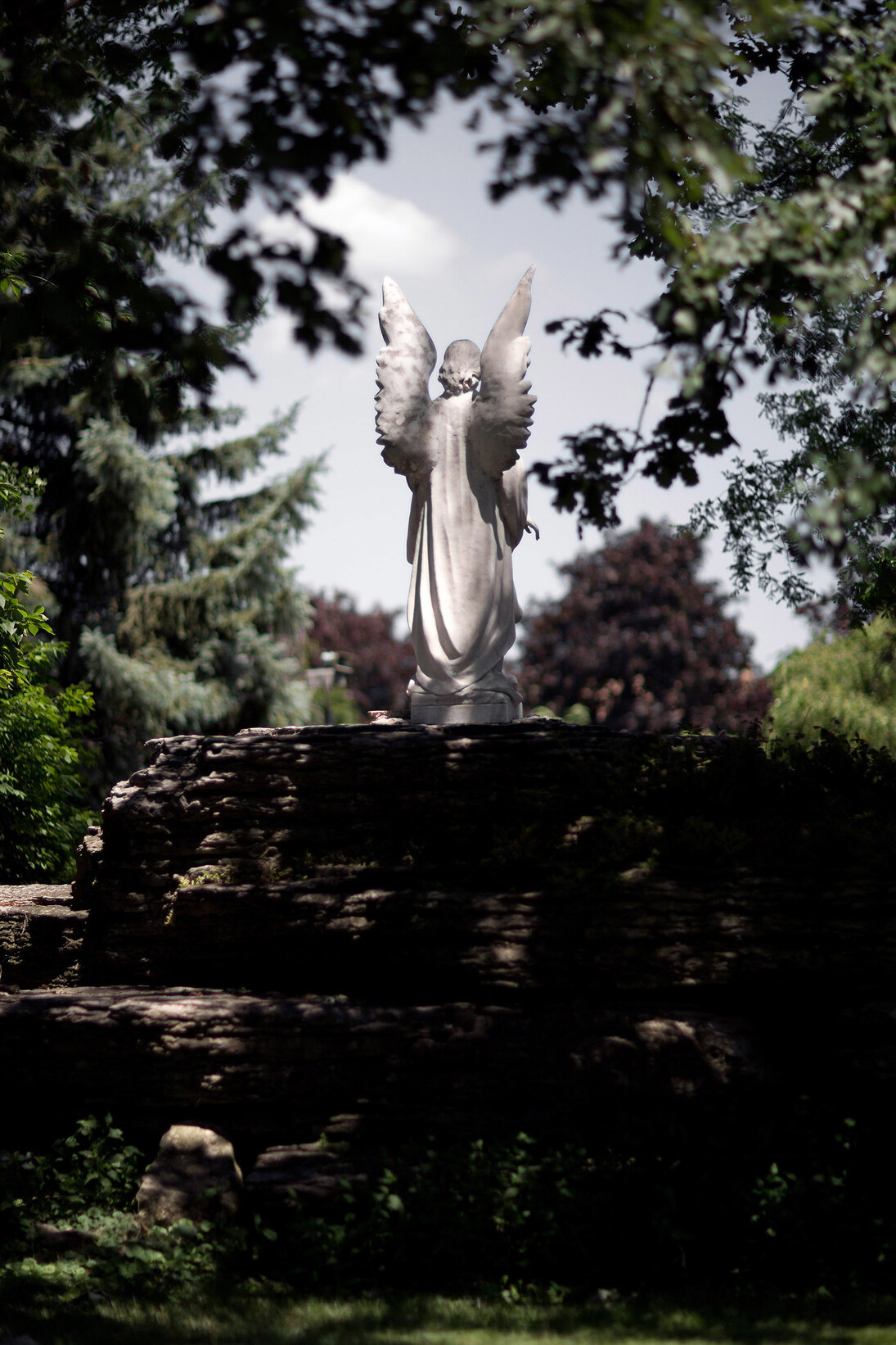 Paul Seawright, Angel, 2015, Pigment print – framed and unmounted, 144.9 x 109.2 cm, 57 x 43 in, image courtesy of the artist and Kerlin Gallery, Dublin