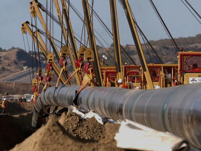 El 2022 ha empezado con la invasión y guerra en Ucrania; una guerra que ha puesto de manifiesto la enorme dependencia que los países desarrollados tienen de los combustibles fósiles