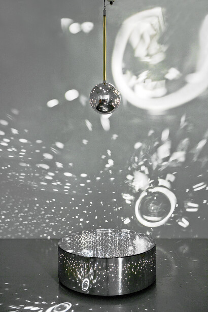 Otto Piene, Light Ballet (Light Satellite) (top) and Light Ballet (Light Drum), 1969, Chrome, glass, and light bulbs, sphere diameter: 38 cm; drum height: 45.7 cm, diameter: 124.5 cm, Moeller Fine Art, New York, © Otto Piene. Photo: Courtesy Moeller Fine Art, New York