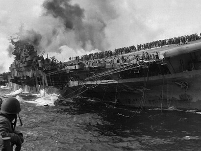 The USS Franklin aircraft carrier was bombed at 07:08 in the morning on March 19, 1945, by the bomber "Ginga" of the 762nd Marine Air Unit of the Japanese 5th Air Fleet. (Of the 2,600 crew members, 762 died and 265 were injured.)
