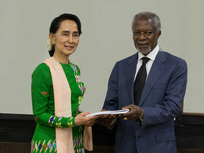 Aung San Suu Kyi con Kofi Annan