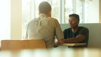 Comportamento assertivo: Il soggetto che attua questo tipo di comportamento comunicativo risulta in grado di esprimere in modo sereno le proprie opinioni, desideri, sentimenti ed emozioni
