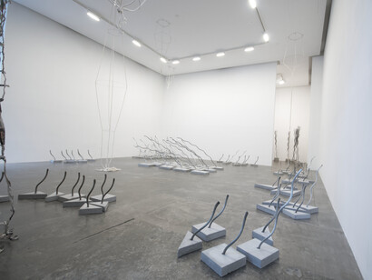 Maren Hassinger, Process, installation view, Susan Inglett Gallery, NYC, 20 April 2023 – 3 June 2023. Courtesy of Susan Inglett Gallery, NYC
