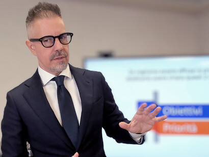 Simone Marzola durante una spiegazione