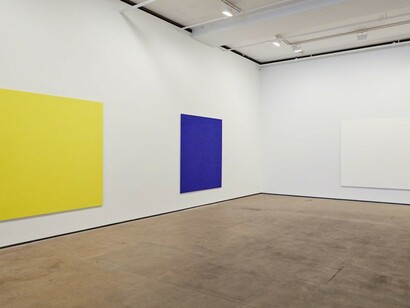 Callum Innes. With Curve, Exhibition view. Courtesy of Sean Kelly